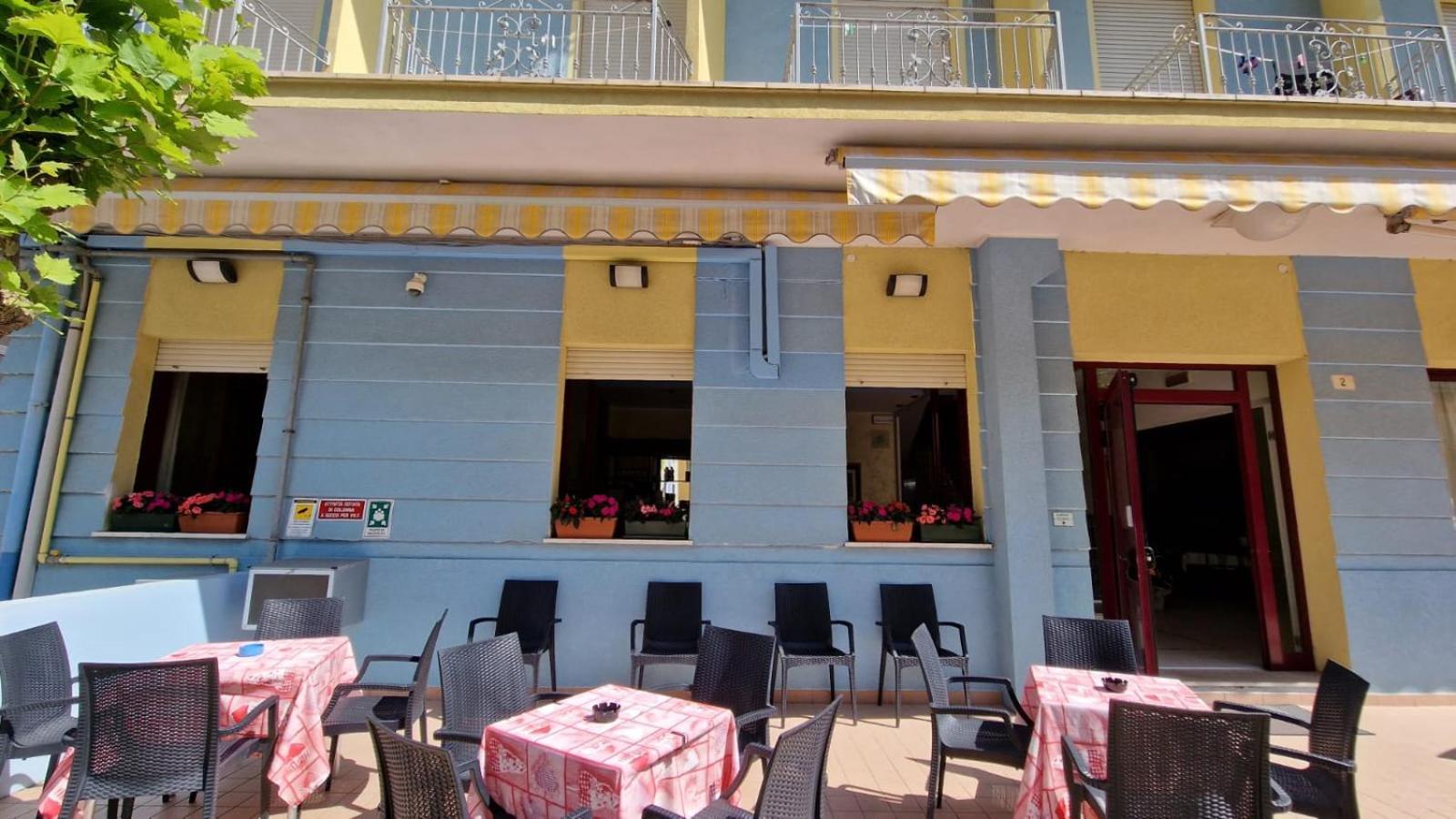 Hotel Clara Римини Экстерьер фото
